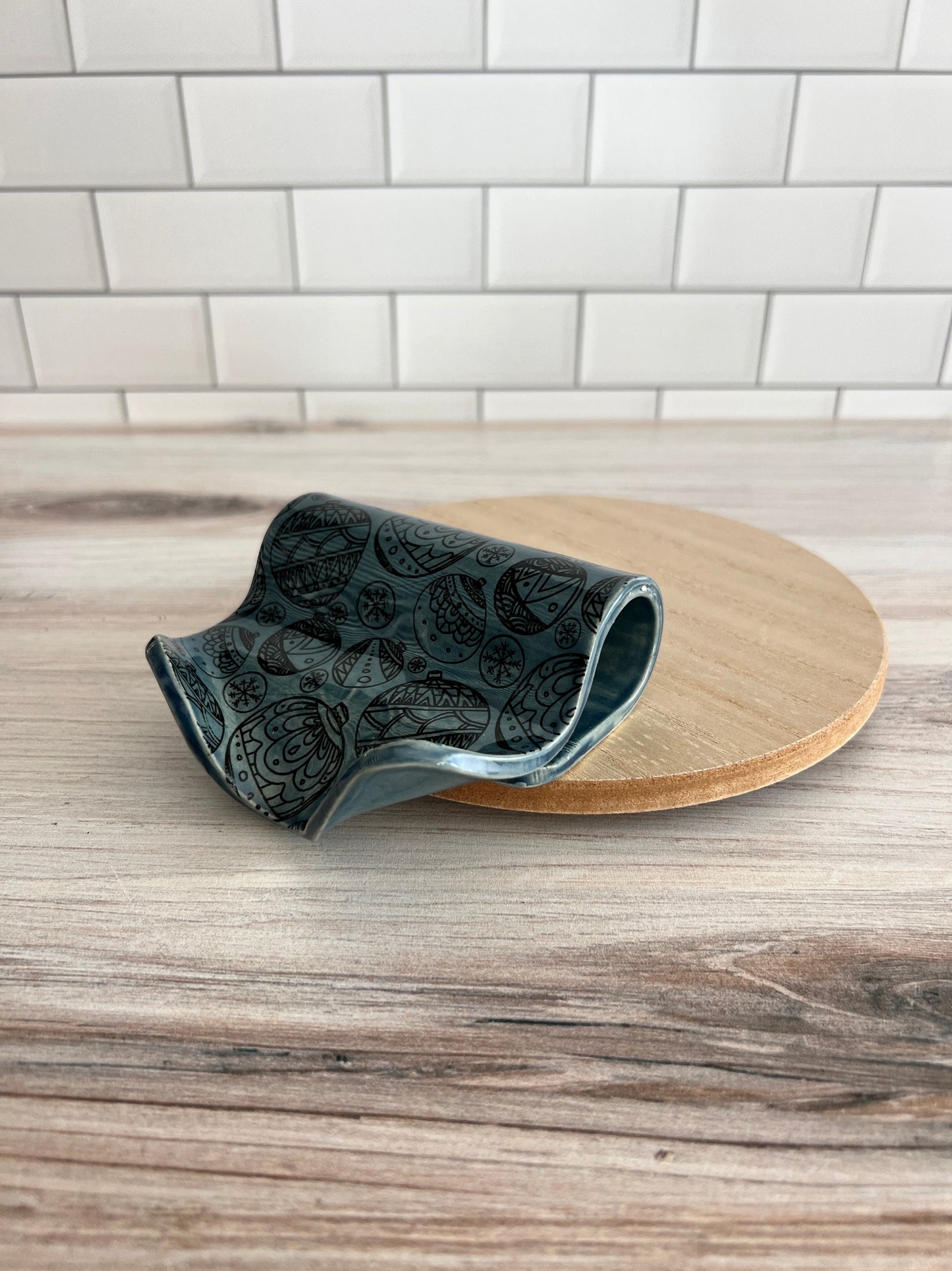 Blue Ornament Self-Draining Soap Dish