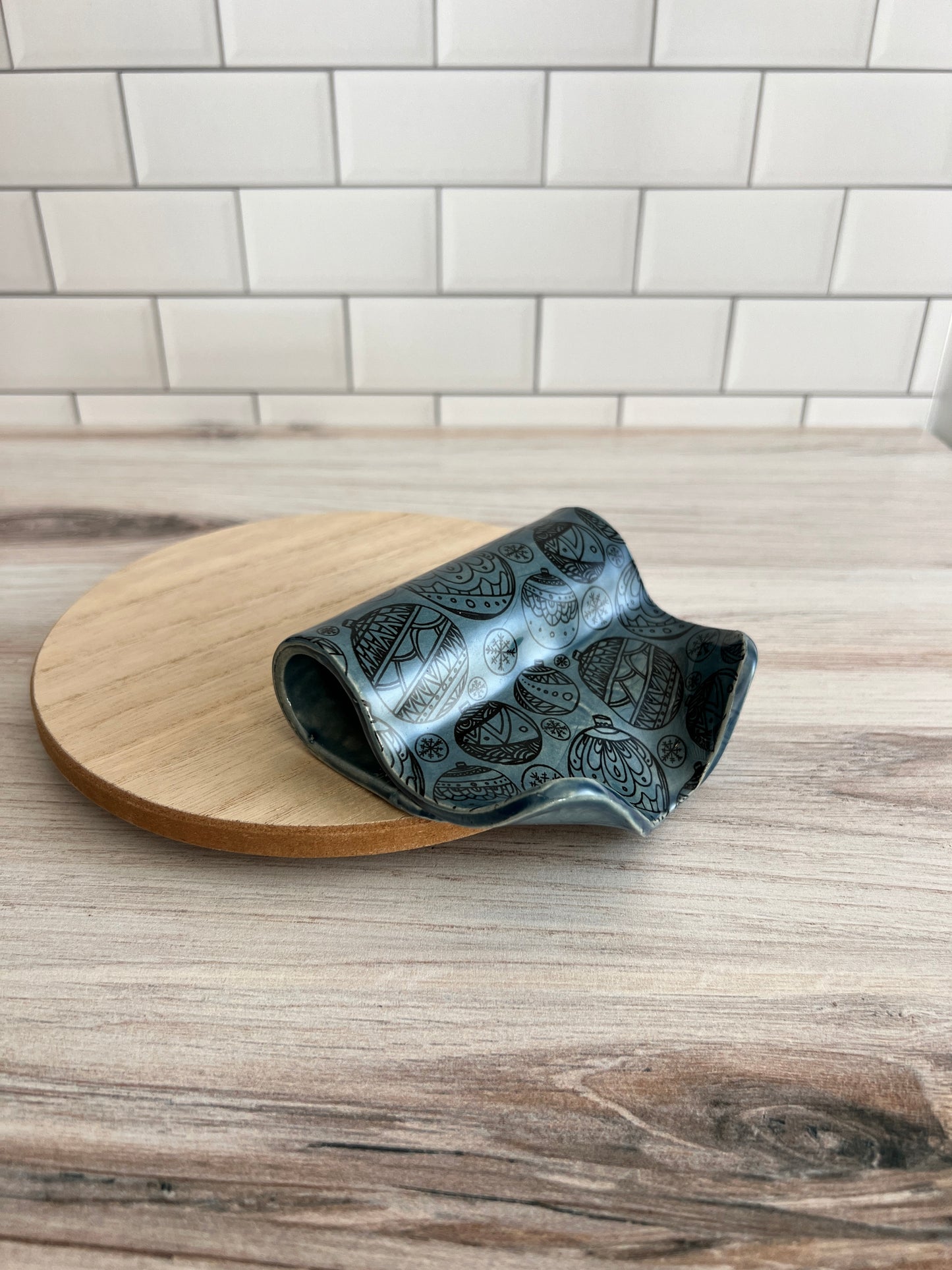 Blue Ornament Self-Draining Soap Dish