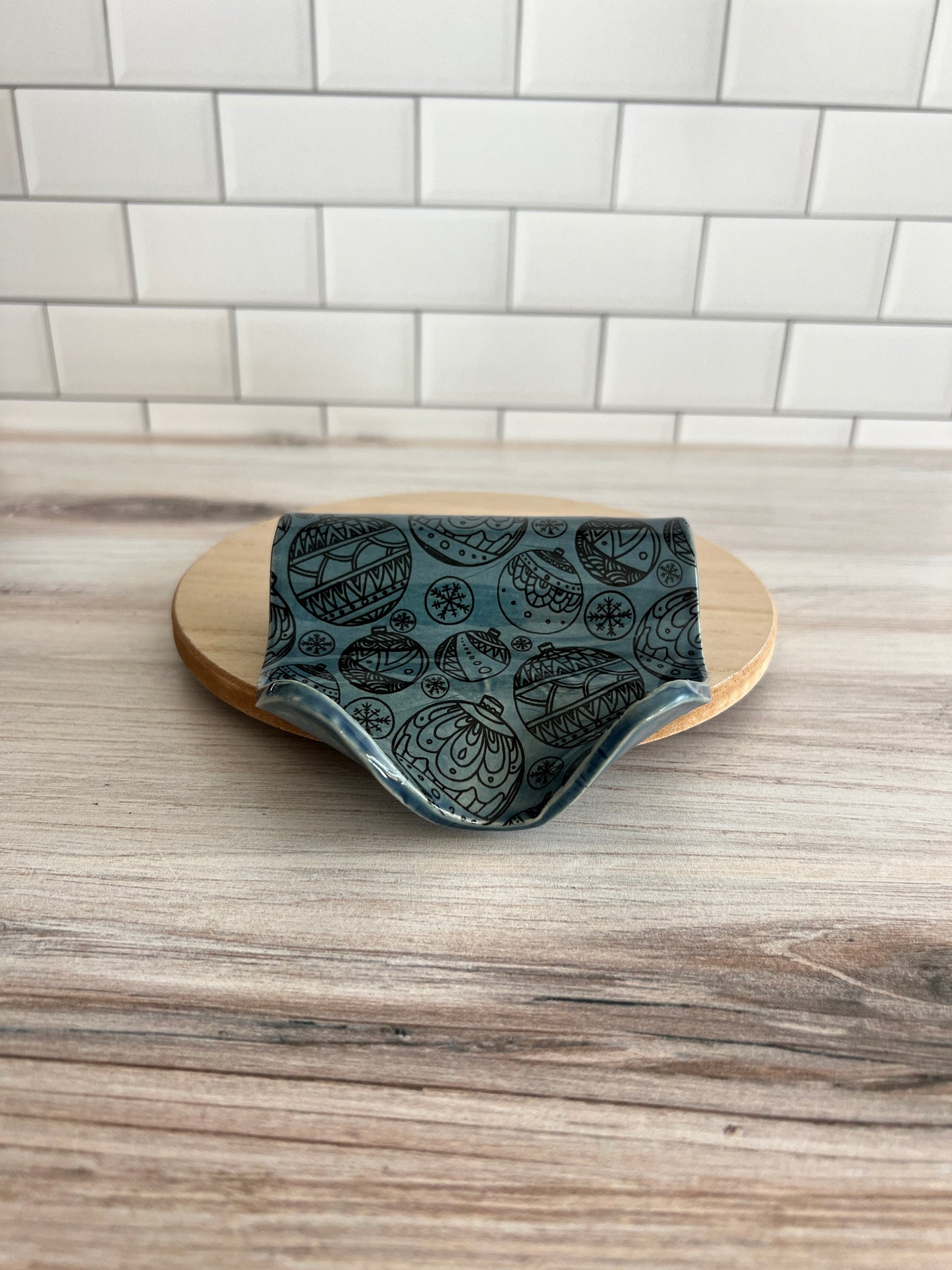 Blue Ornament Self-Draining Soap Dish